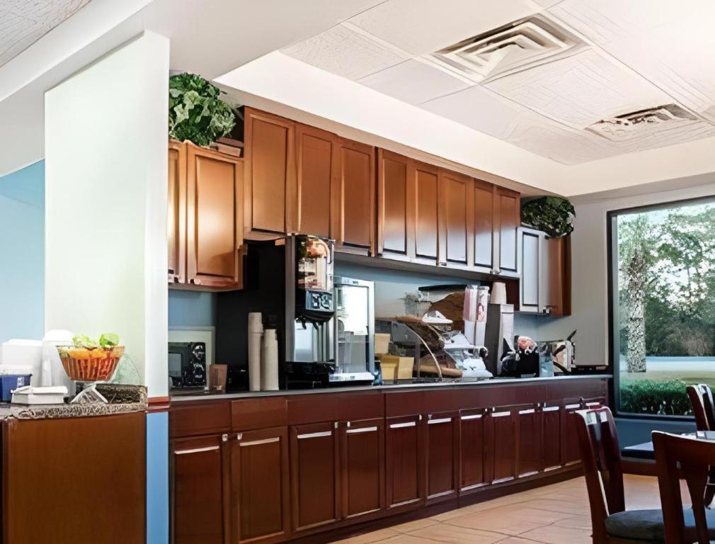 Days Inn By Wyndham Richmond Hill/Savannah Extérieur photo